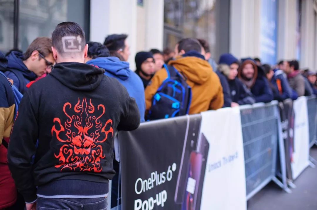 黄牛在国外倒卖手机,海外代购小米