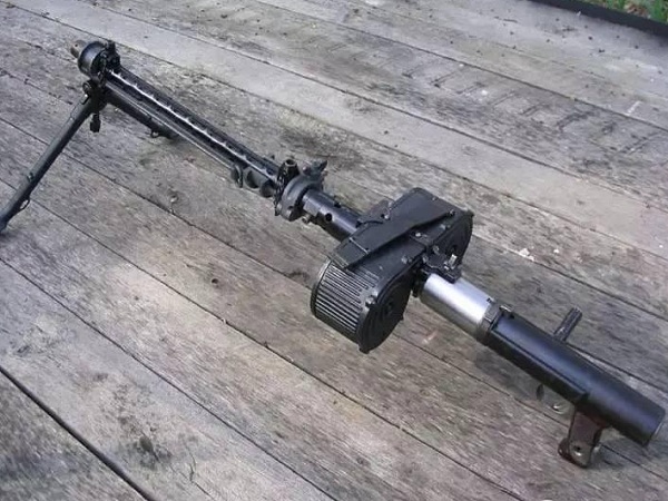 德意志咆哮之火：MG15机枪沉沦记，两个版本同名却不同“根”