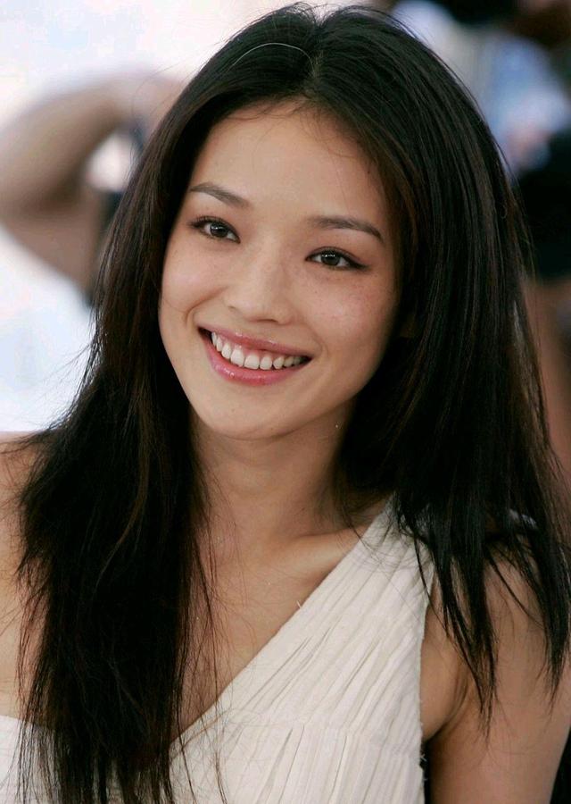 那些一刀切削骨的明星还好吗？后遗症一大堆，小方脸成最大赢家