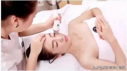 脸上痘坑黑头严重皮肤暗沉,脸有痘坑痘印毛孔大黑头怎么办