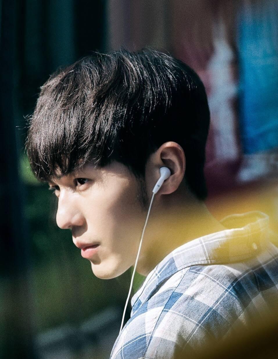 你可以说他不帅，但不得不承认他是型男