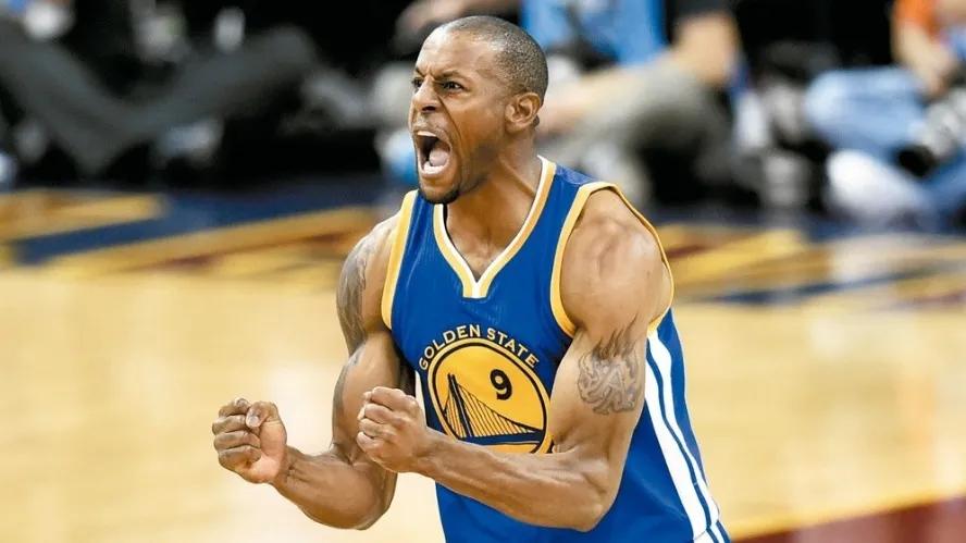 小卡退役球衣,美媒评现役25大球星