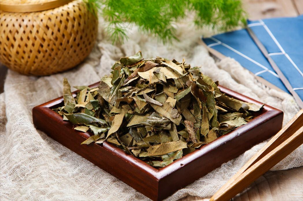 狗狗被跳蚤咬了身上有血痂怎么办,狗狗有跳蚤怎么办