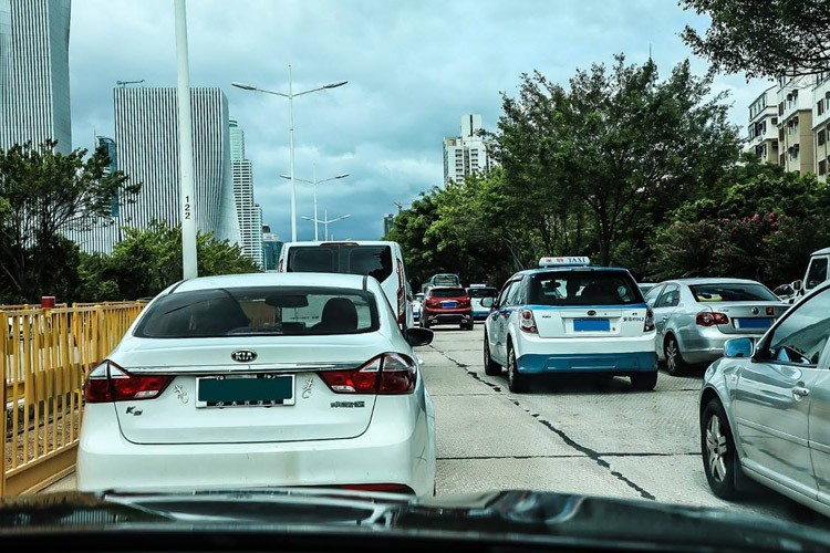 怎样跟车防加塞,如何跟车避免追尾