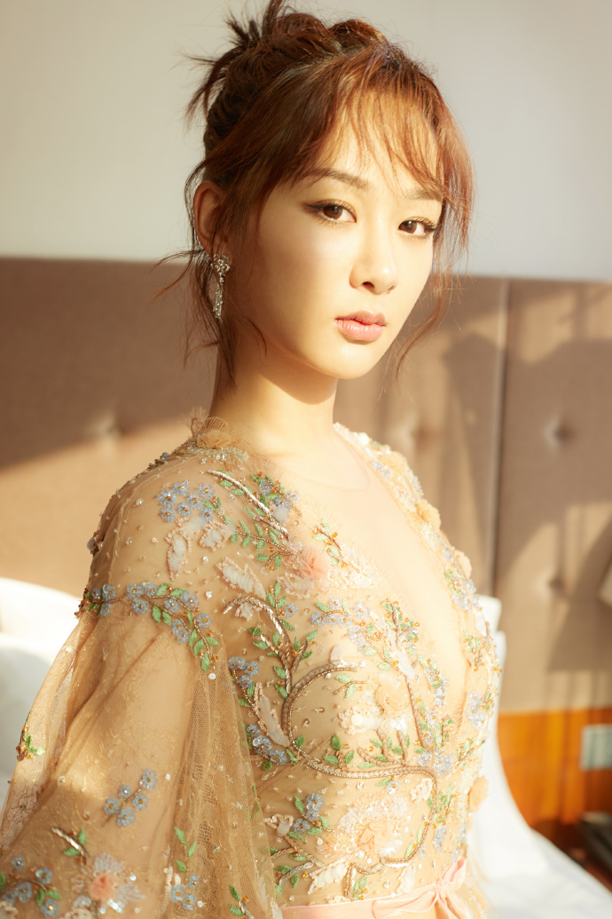 杨紫穿婚纱所有的照片,杨紫穿白婚纱的照片超美