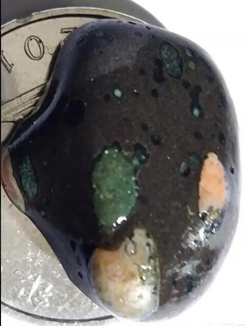 马来西亚吉隆坡大型艺术精品拍卖会一普通石头竟拍出700多万天价