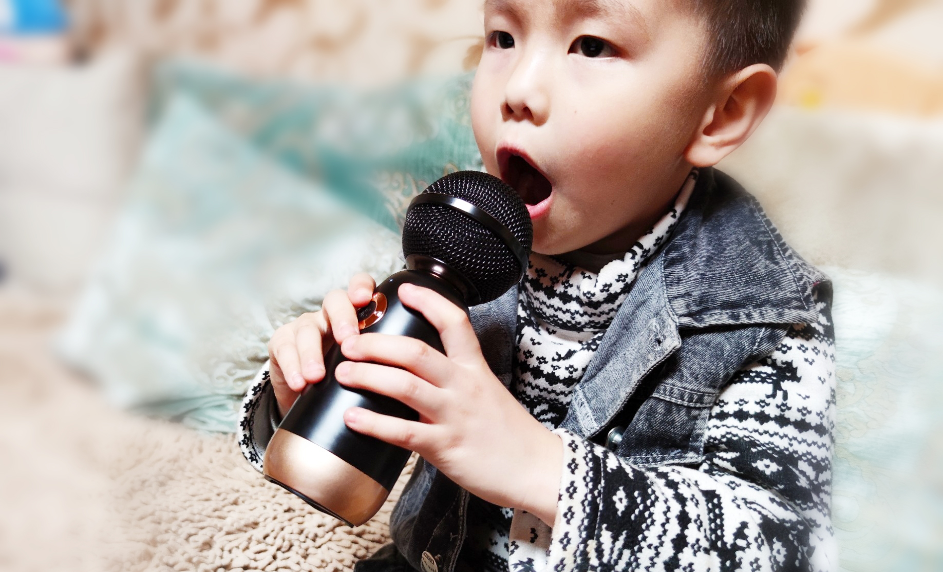 五音不全如何重启歌喉？李佳琦同款唱吧Q3体验，八种音效秒变歌王