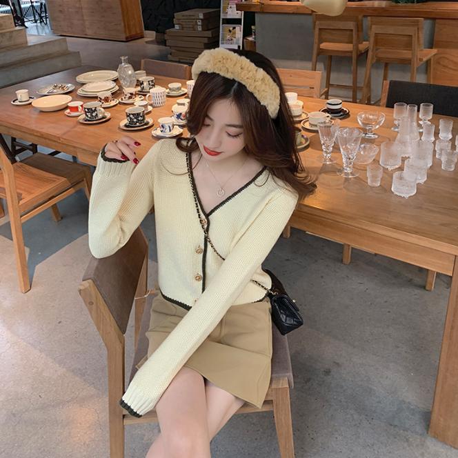 奶奶衫配半裙时髦保暖又有气质,2020早春穿奶奶衫超美