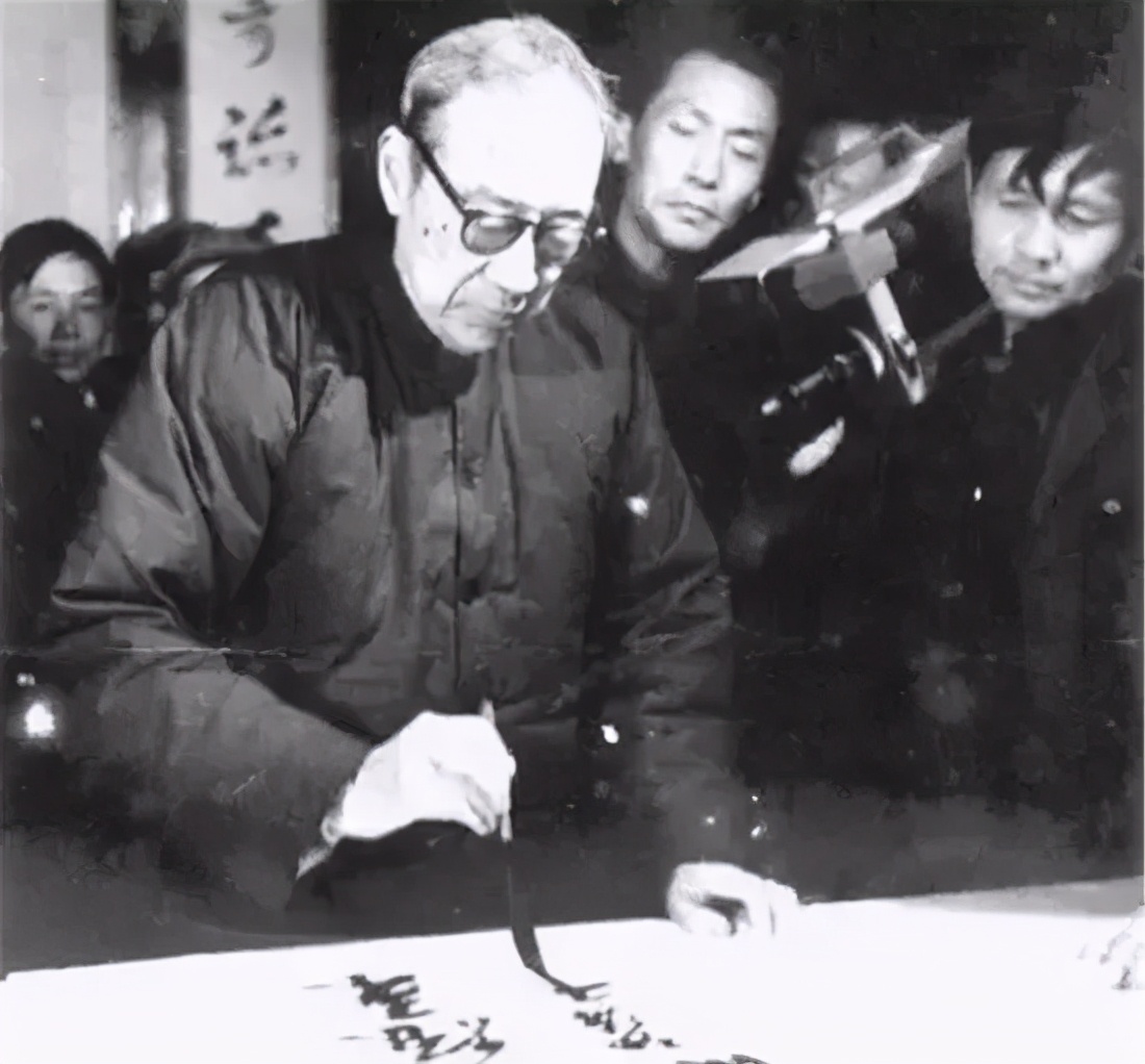 《潜伏》原型，45年后终回大陆