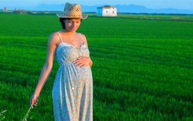 “国产最黑宝宝”火了,被爸爸贴月牙COS包青天,宝妈:我很无奈