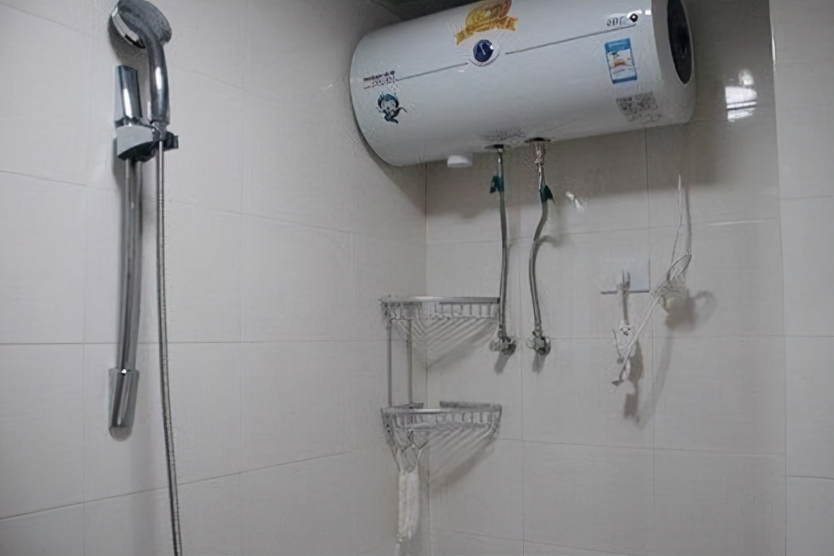 热水器怎么排水清空水箱,热水器怎么清污水