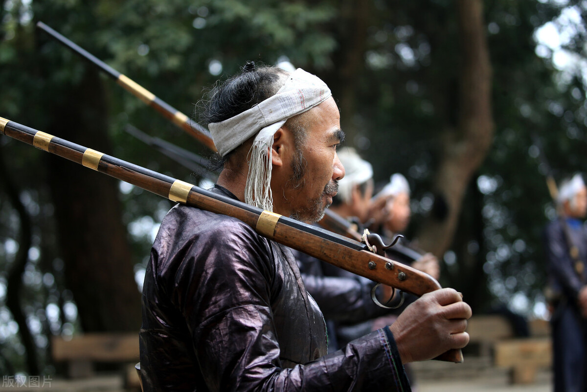 95岁老猎户，下得一手好套子，有跳套有地套，专套兔子和野鸡