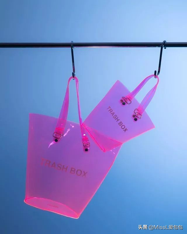 天热了买件衣服,天热了该买什么衣服呀