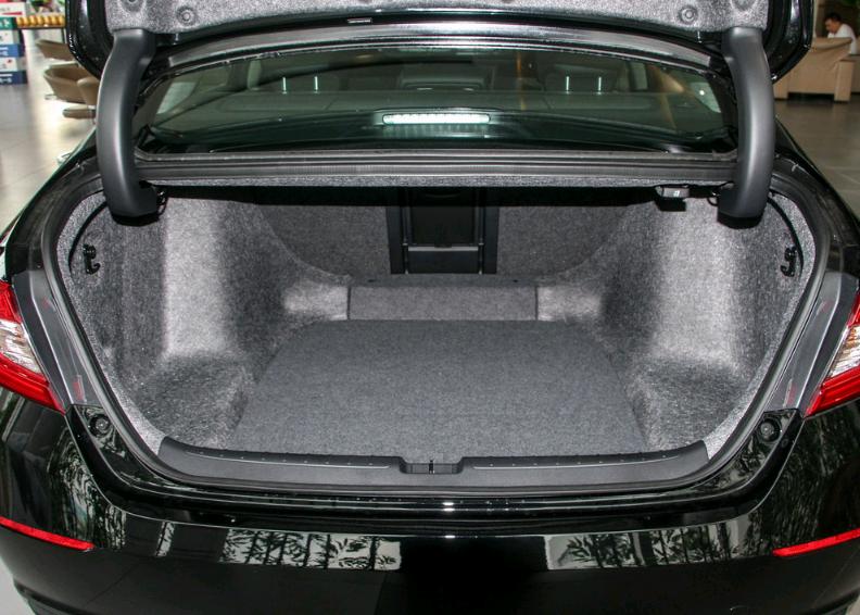 本田雅阁十代17款,本田雅阁17年款