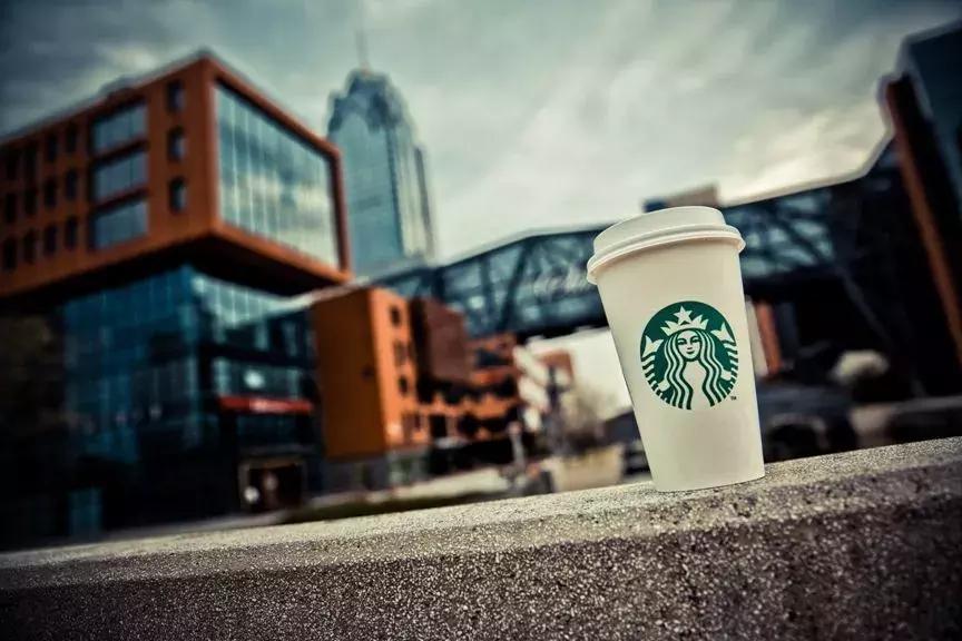 星巴克宜家荟聚,星巴克喜茶红配绿