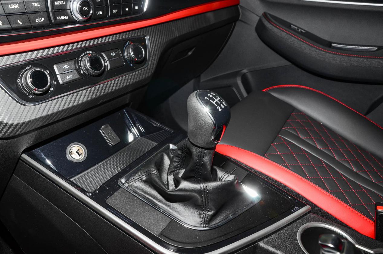 风行t5更新,风行t52020款改1.6l手动