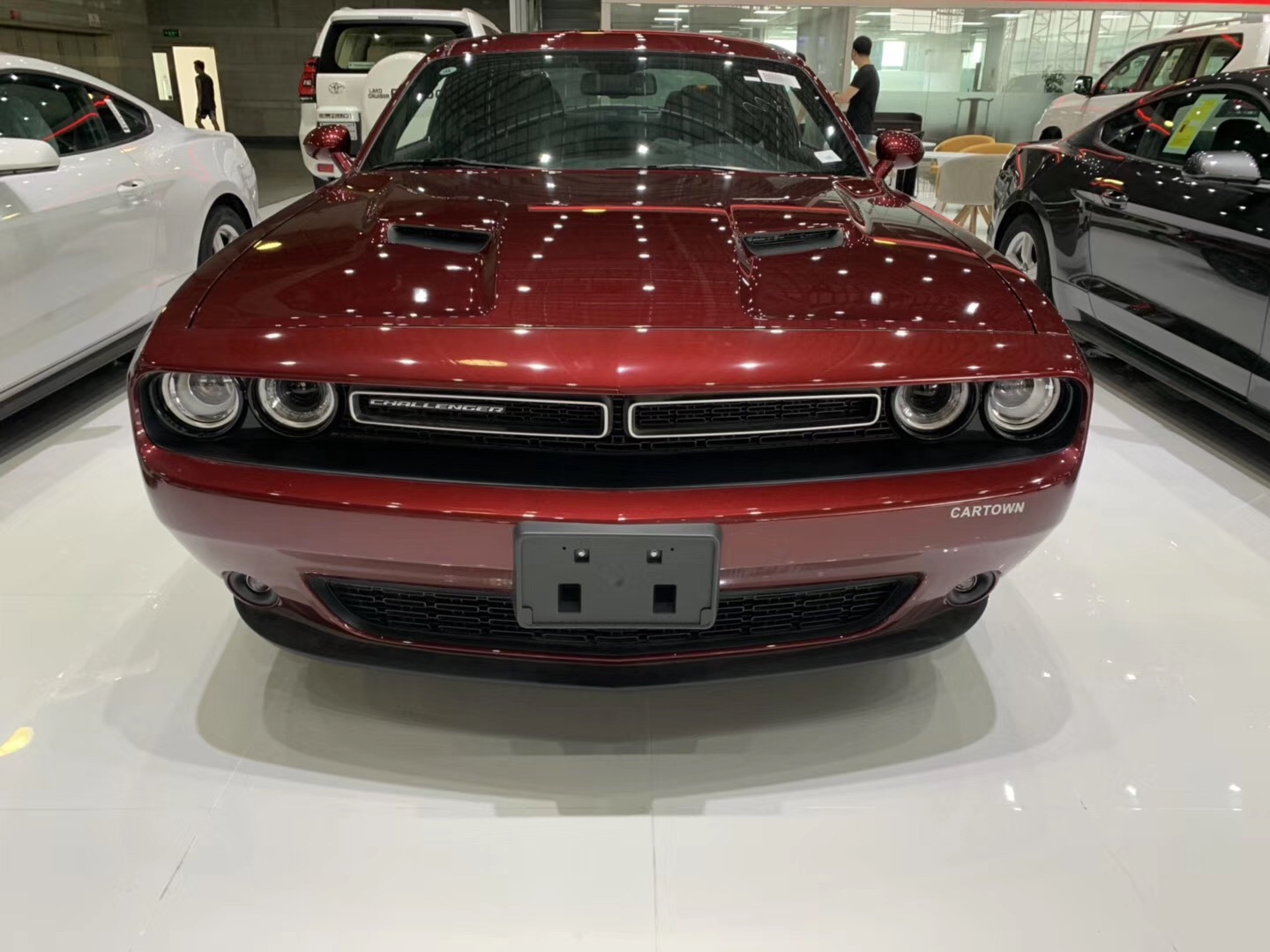 道奇挑战者最新落地价,道奇挑战者对比普通车