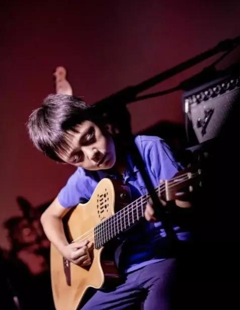 这个曾拯救了刘烨的女人上热搜了，结婚12年甜蜜如初，一双儿女人见人爱