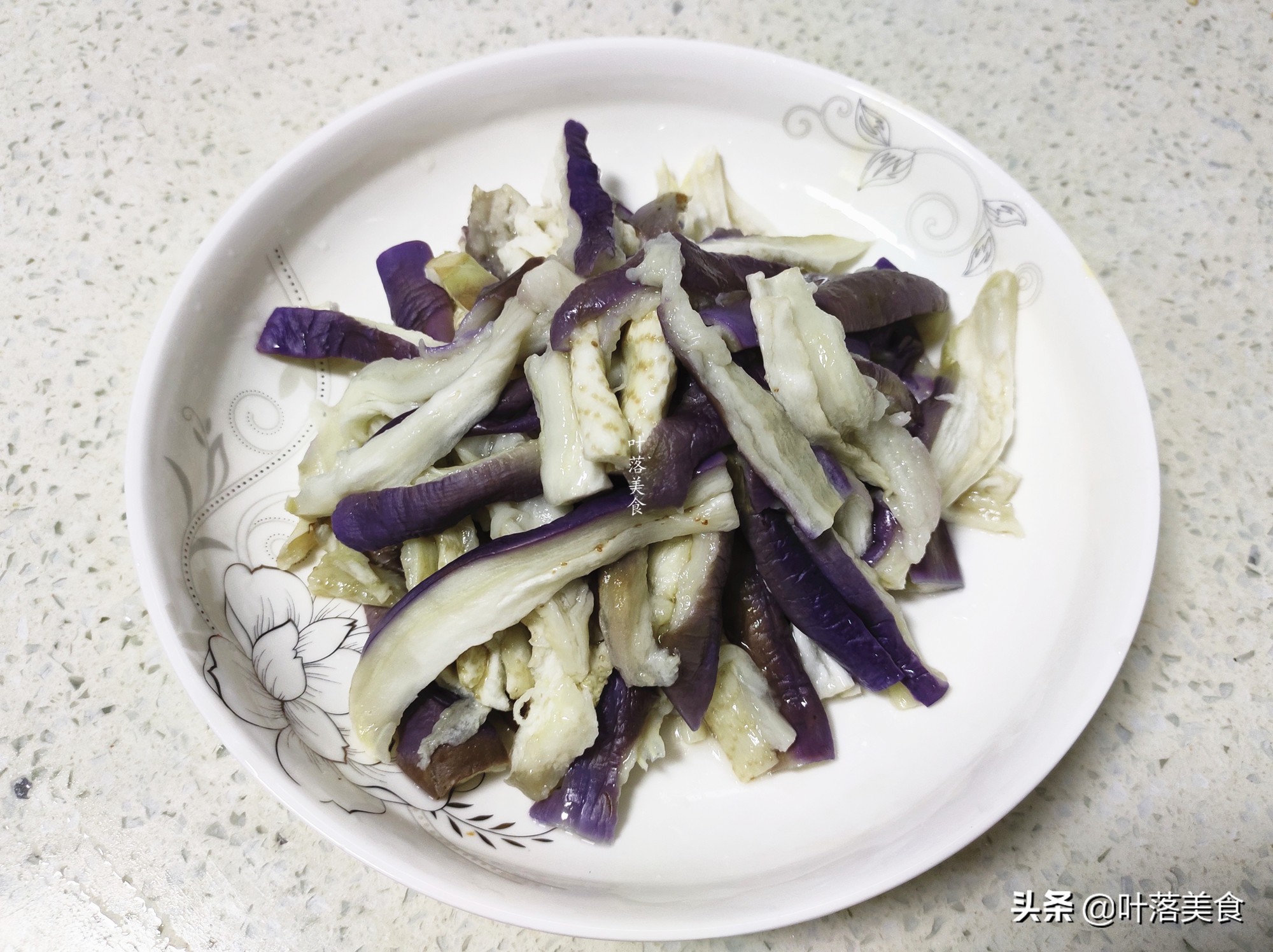 茄子怎么焖才不会变颜色,茄子炒出来怎么还是白色的