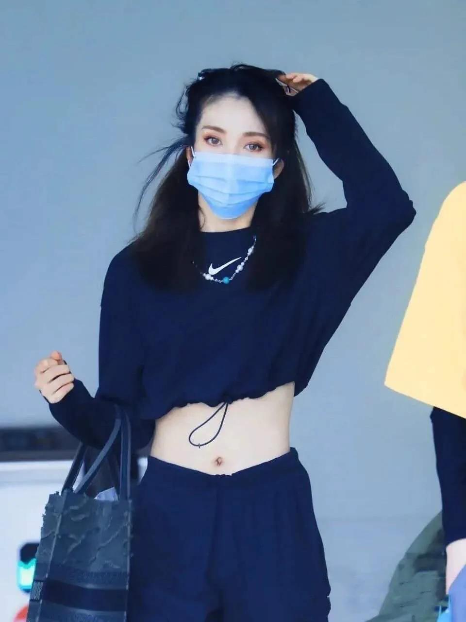 Nikeswoosh短款抽绳卫衣