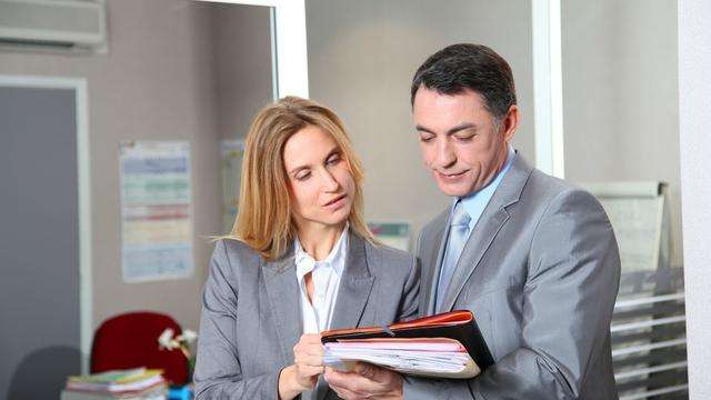 喜欢上一个公司的同事该怎么办,喜欢上双方都有家庭的人怎么办