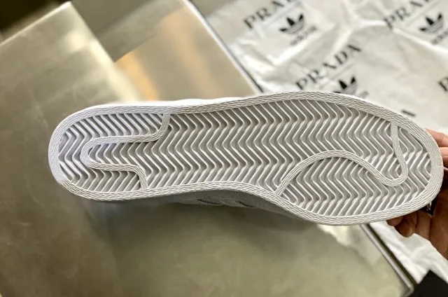 普拉达阿迪达斯联名衣服,普拉达阿迪达斯联名