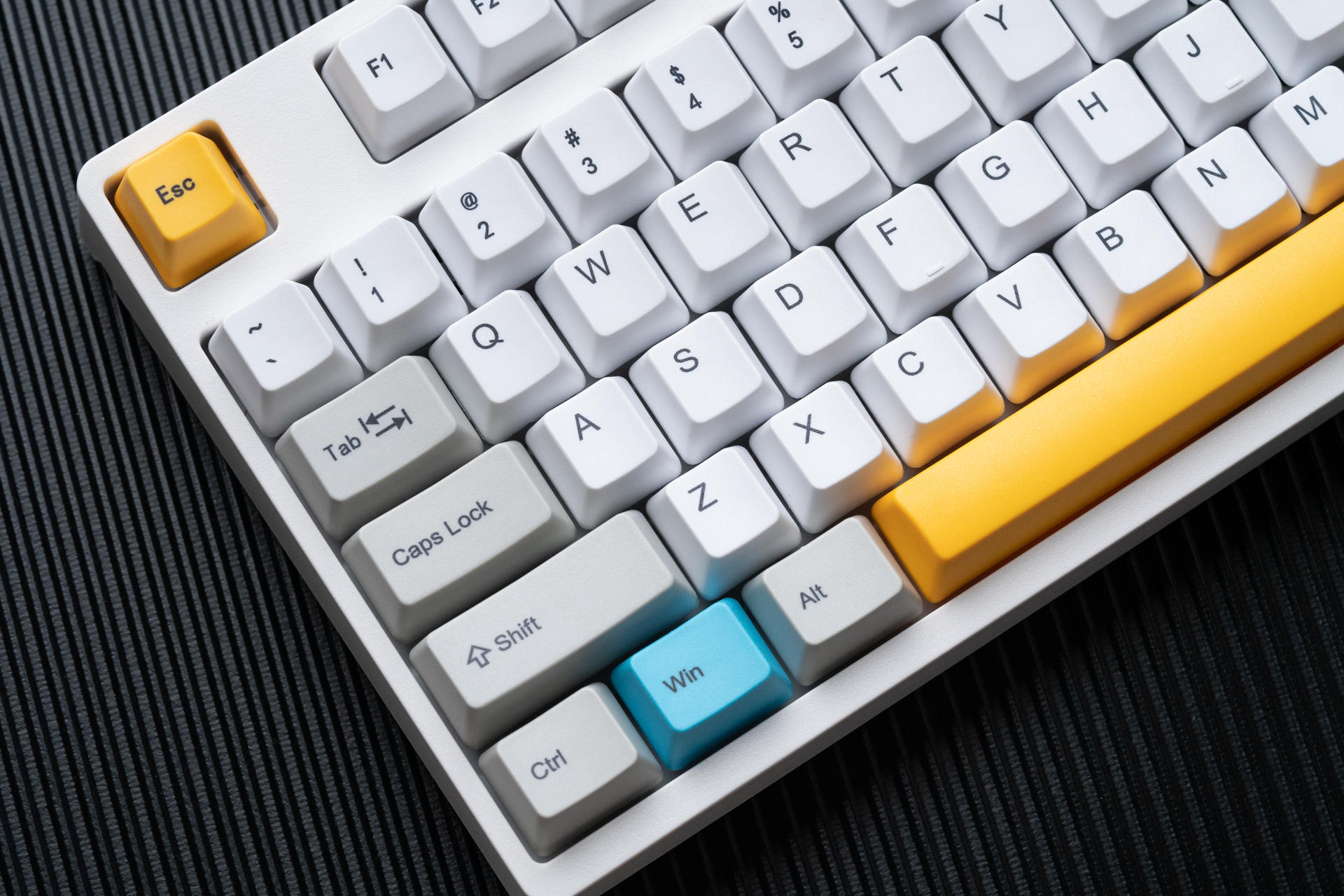 入门级性价比热插拔键盘,高斯键盘gs87d什么轴最好用