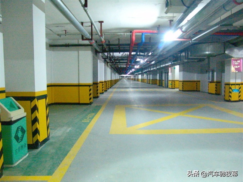 私家车位靠墙好还是中间位置好,车位是中间好还是靠柱子的位置好