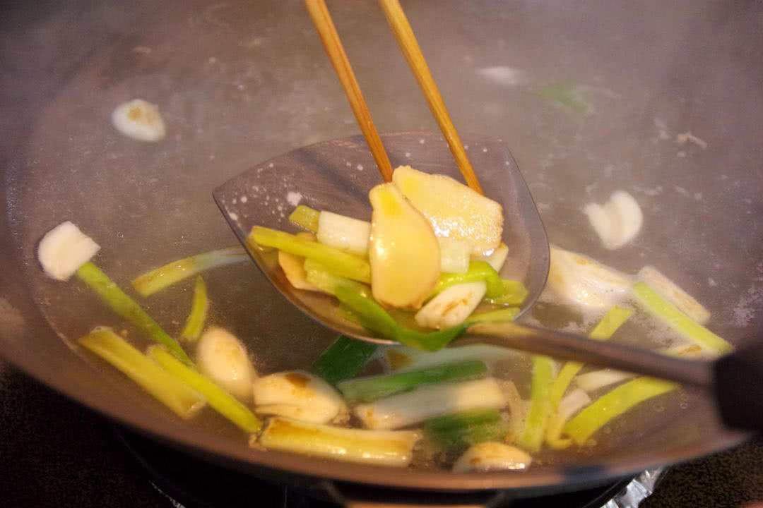 蚝油花菇焖花胶,正宗鲜炖花胶做法