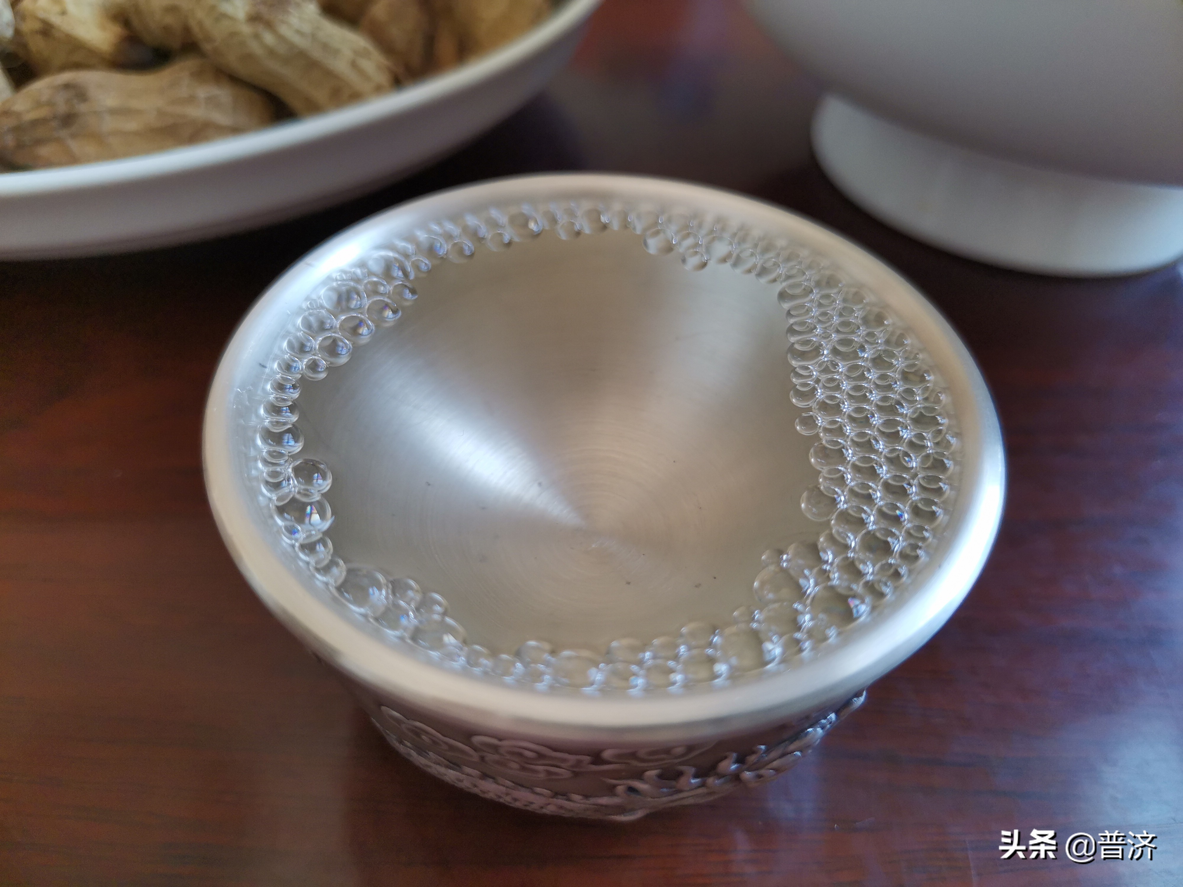 酱香酒的七大特点足以慰风尘,遮羞扇和红盖头