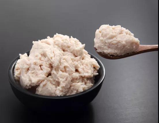 有一种必备面膜就是酒粕面膜,补水保湿酒粕面膜