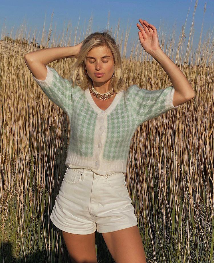 夏天薄款牛仔短裤,怎样选择牛仔短裤显瘦