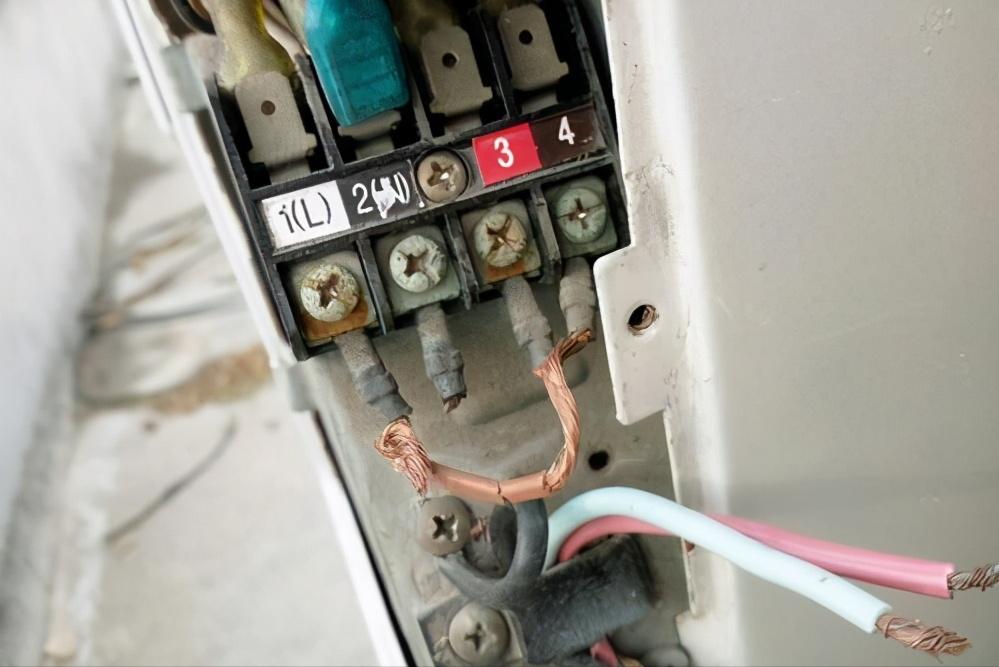 空调吹出来的风有异味怎么办,没开空调空调却有异味