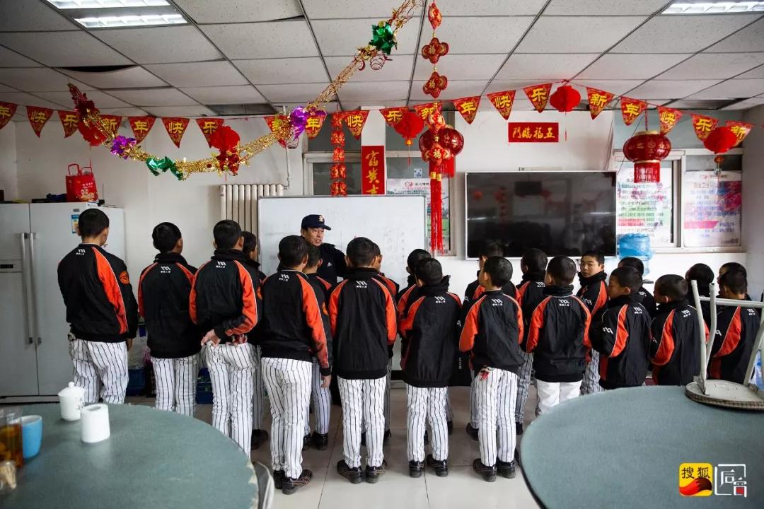 从顽劣混混到棒球少年，这些来自穷人家的孩子是怎么改变命运的？