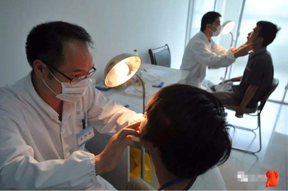 孩子被鱼刺卡喉了妈妈一定要知道,孩子被鱼刺卡喉了喝什么