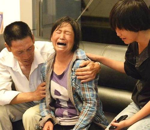 宝宝脚上会出水花吗,宝宝脚上长水泡是湿疹吗