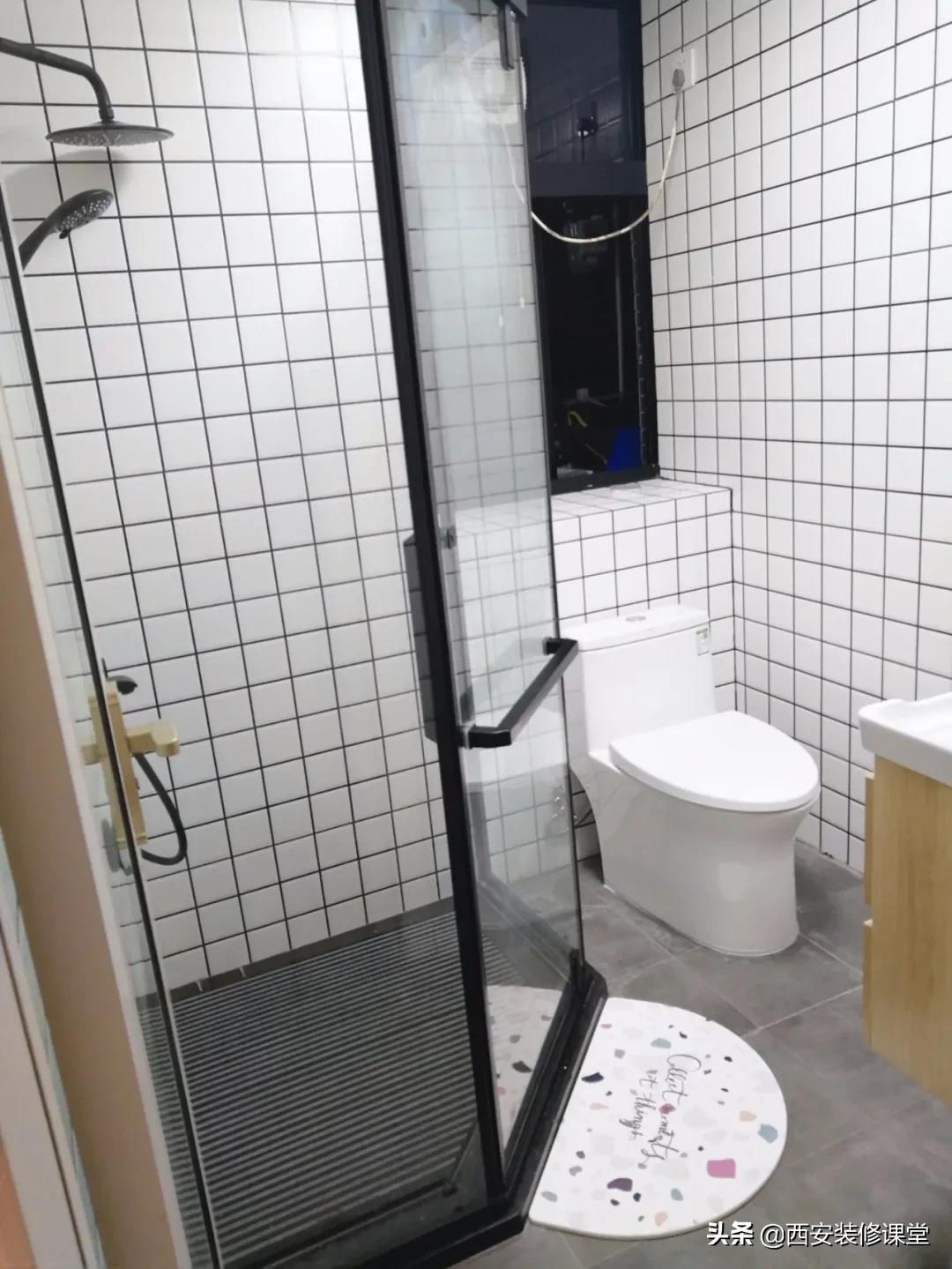 卫生间淋浴隔断用玻璃门还是浴帘,软装隔断卫生间淋浴区装修效果图