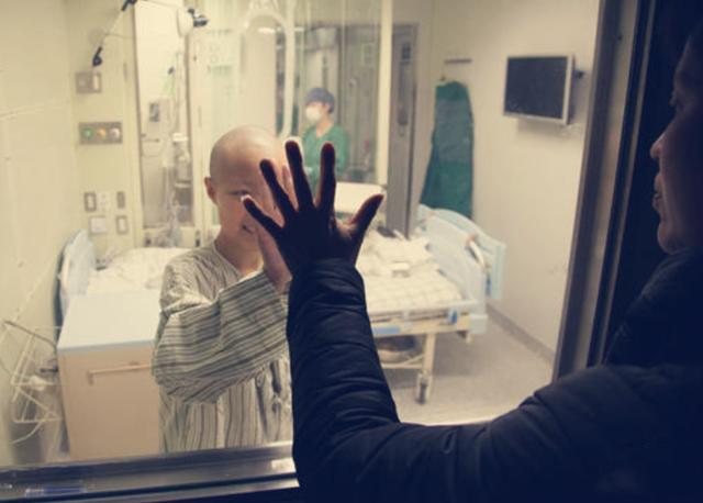 18岁罹患白血病，缺失家人陪伴独自治疗，从乐观到沮丧，怎么办