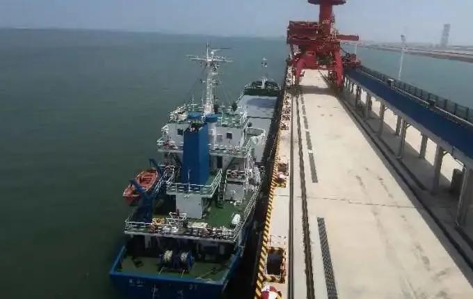 首船成功靠泊广西最大油码头投产,迎来首条3万吨级油品船