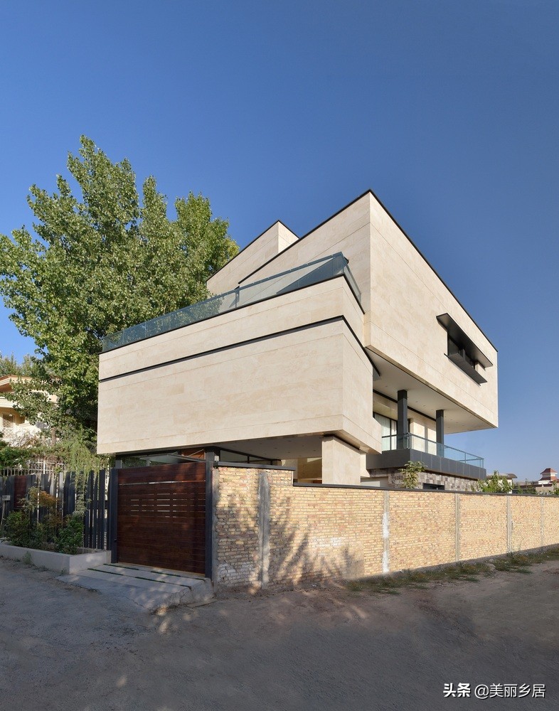 宅基地有一边有斜角怎么建房,宅基地是大坑如何建房