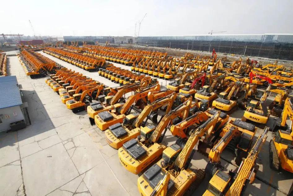 挖机老板和司机对话,利用挖机小技巧快速赚钱