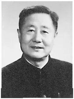 国民*党**特务怀疑她的身份，为何又不敢查她？