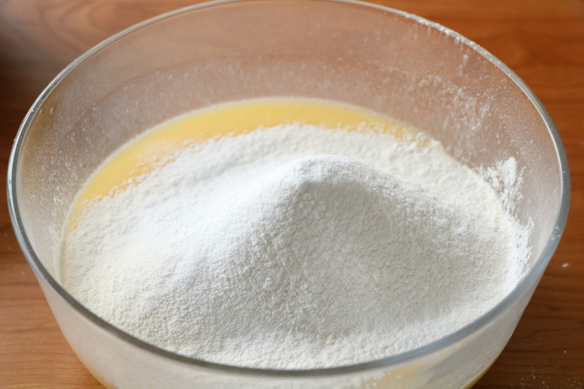 最简单的蛋糕做法只用面粉鸡蛋糖,做蛋糕200克的面粉需要几个鸡蛋