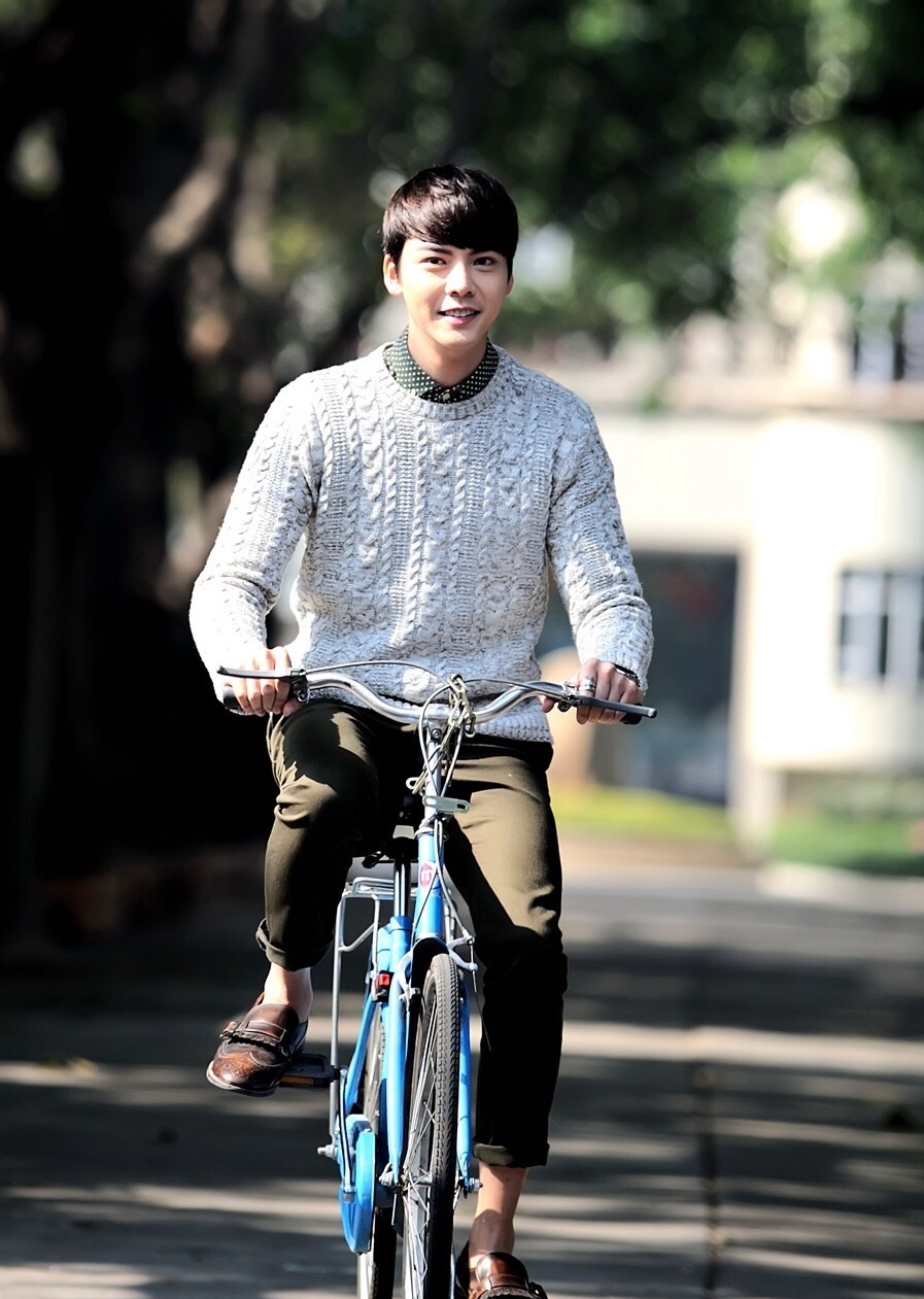 陈伟霆穿的束脚裤,陈伟霆是不是有荷尔蒙爆棚的赶脚