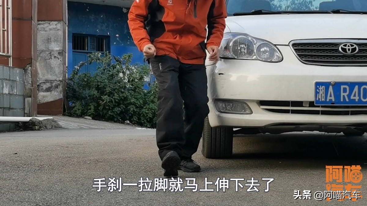 电子手刹和机械手刹哪个更可靠,电车的机械手刹和电子手刹哪个好