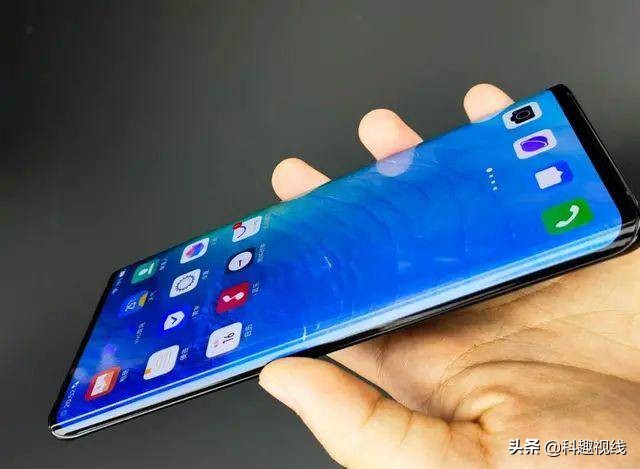 鍗庝负鎵嬫満涓轰粈涔堟瘮鏈涜繙闀滆繕鍘夊,鍗庝负50鍊嶆綔鏈涘紡鍙樼劍