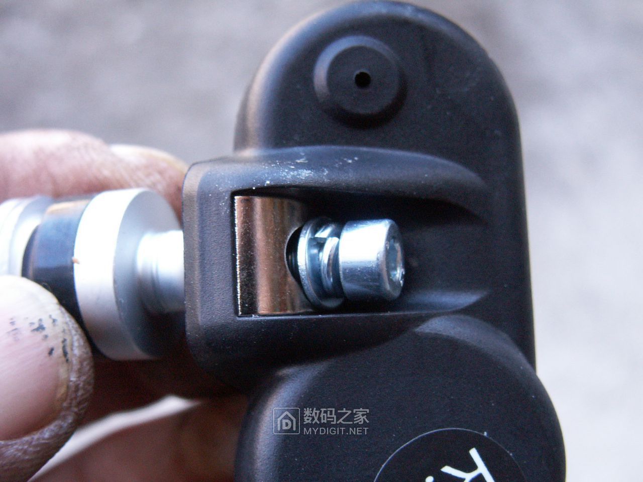 无需匹配的轮胎传感器怎么装,带胎压传感器的轮胎更换教程