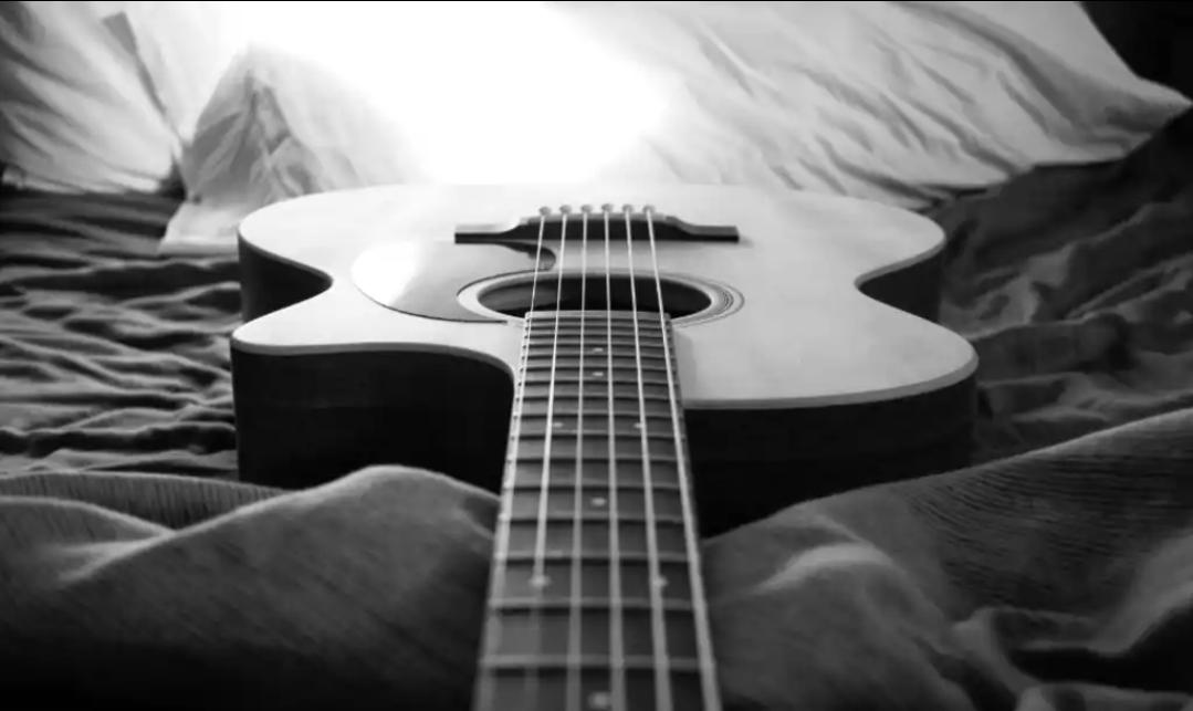 吉他入门初学者遇上吉他琴距离弦高时，该怎么破？