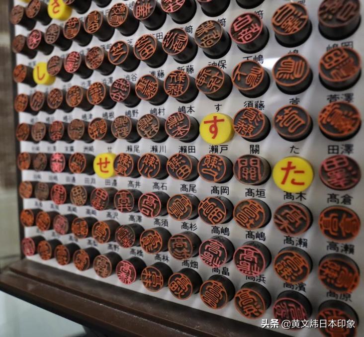就像喜欢用现金购物一样，日本人对印章爱不释手