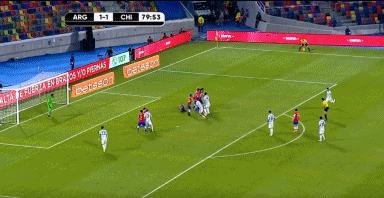 世预赛阿根廷vs乌拉圭梅西破门,阿根廷世预赛3连胜梅西角球中柱